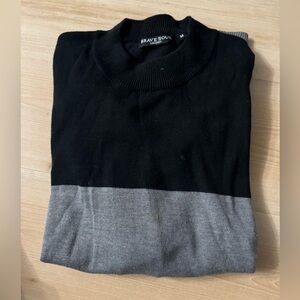 Men crew neck sweater.